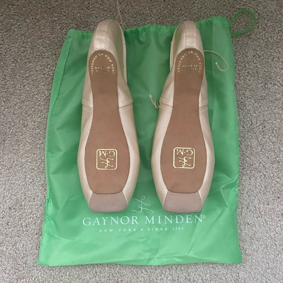 NEW WITH TAGS - GAYNOR MINDEN Pointe Shoes - Picture 3 of 5